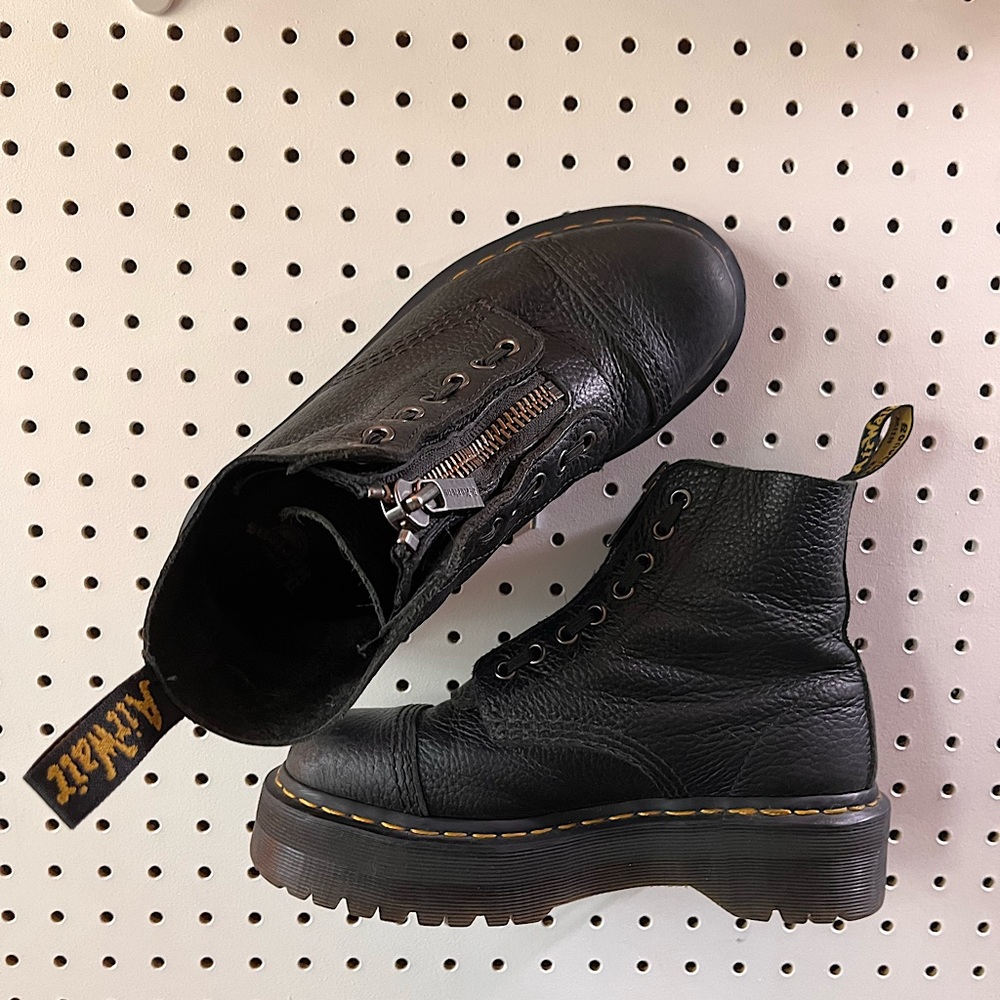 Dr. Martens SINCLAIR MILLED NAPPA LEATHER PLATFORM BOOTS